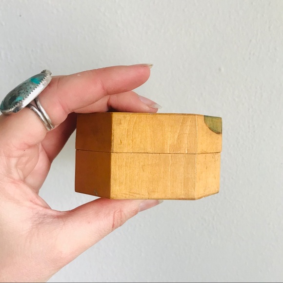 Vintage hand painted Chinese water Lilly wood box - Picture 6 of 12